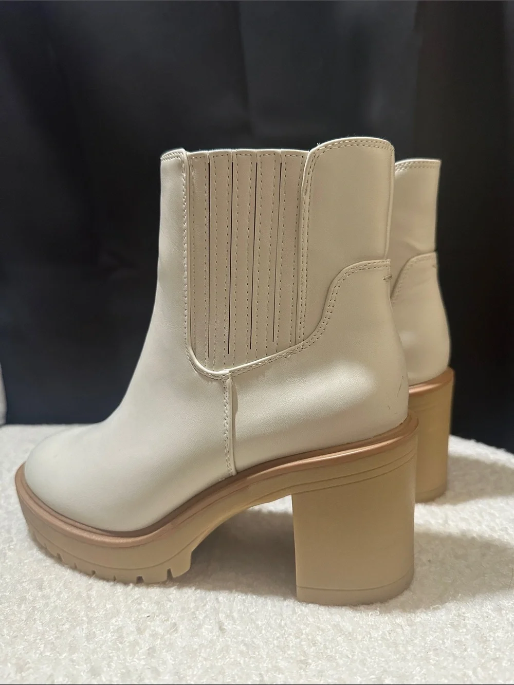 Women's Universal Thread Chelsea Boot